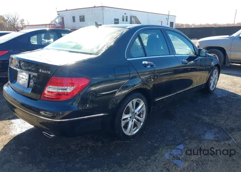 2013 Mercedes-Benz C 300 Luxury 4Matic из США, поврежденный, VIN WDDGF8AB0DR252902